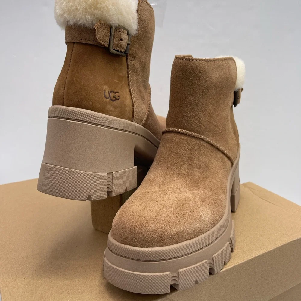 UGG Women's Tan Shearling
W BROOKLYN BUCKLE
CHESTNUT PLATFORM HIGH HEELS BOOTS - Picture 5 of 16
